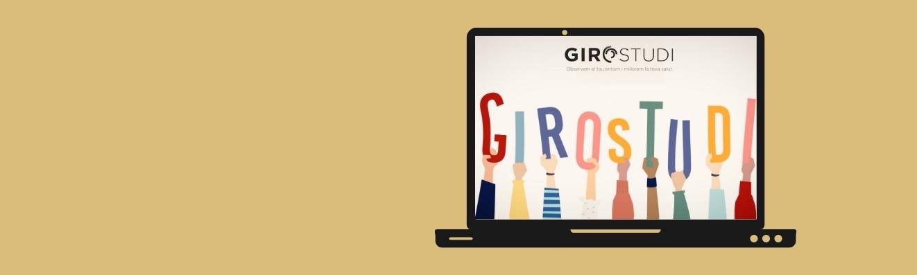 Mocup d'una pantalla d'ordinador amb una imatge de la web del Girostudi