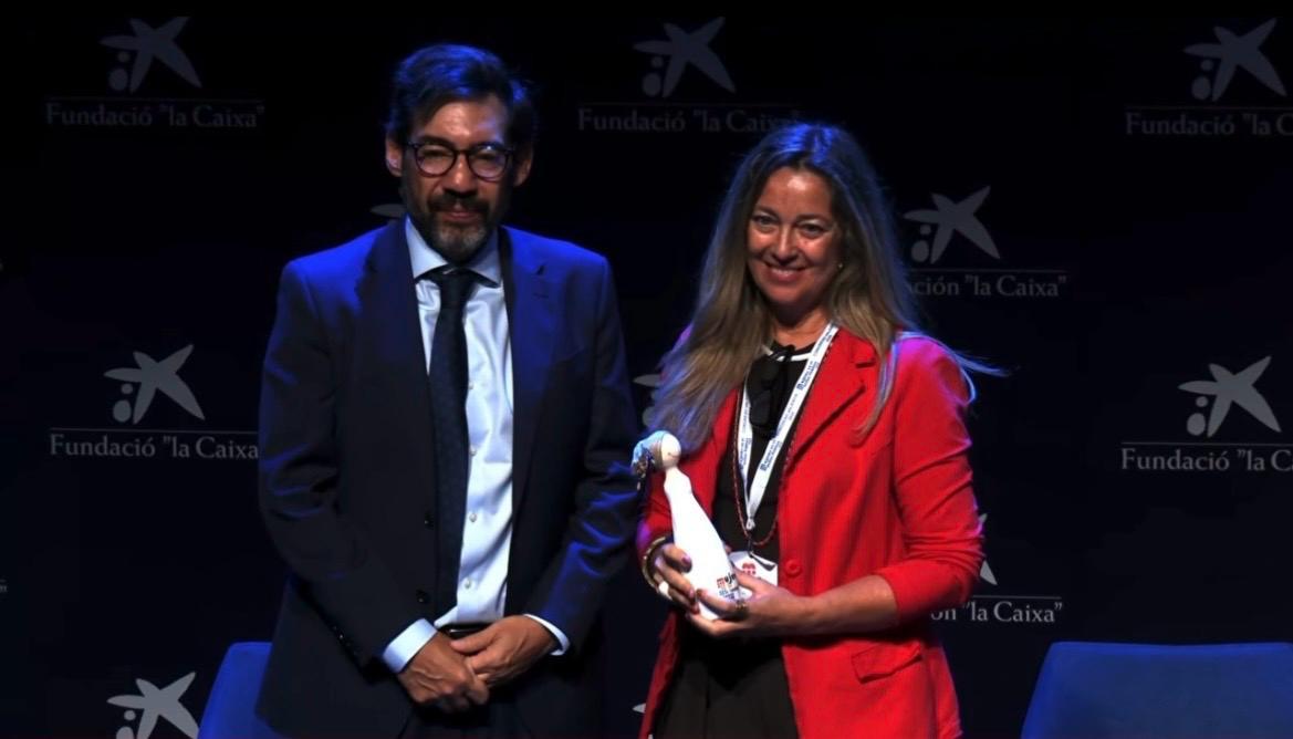 La gerenta de Dipsalut recollint el reconeixement com a finalistes als Premis Mujeres en el Sector Público